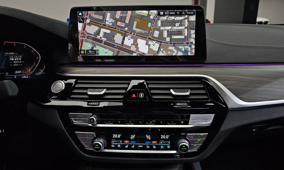 BMW 5-Series 2023
