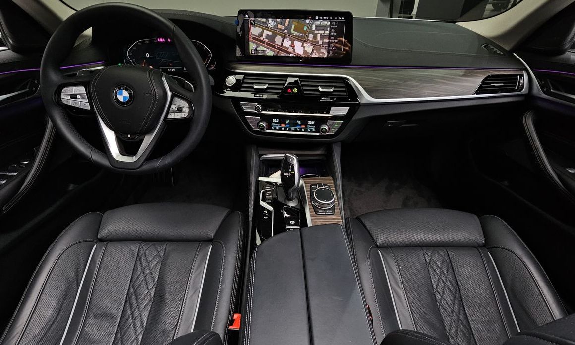 BMW 5-Series 2023