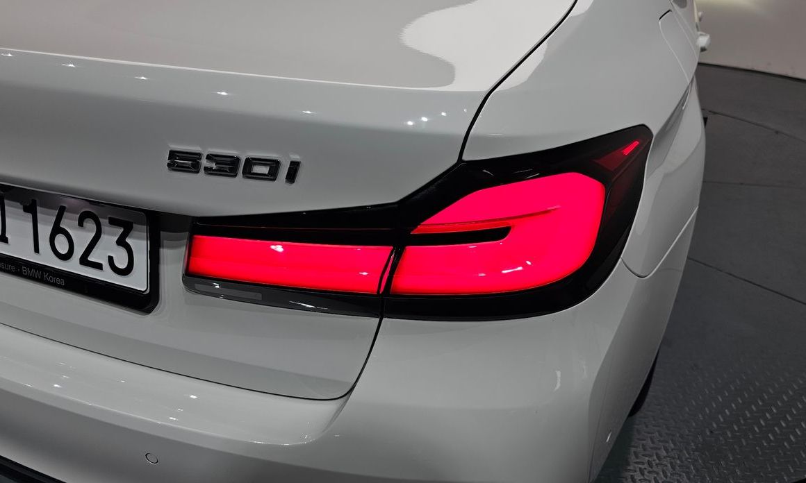 BMW 5-Series 2023