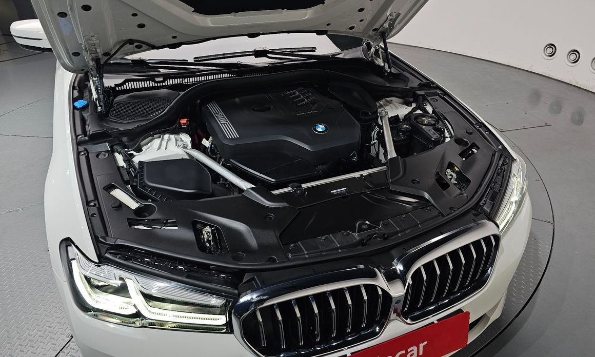 BMW 5-Series 2023