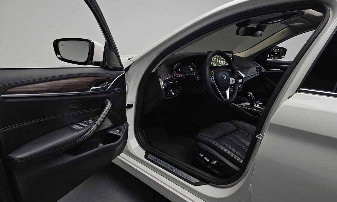 BMW 5-Series 2023