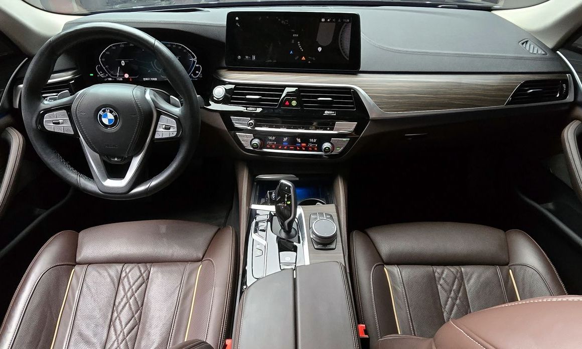 BMW 5-Series 2021