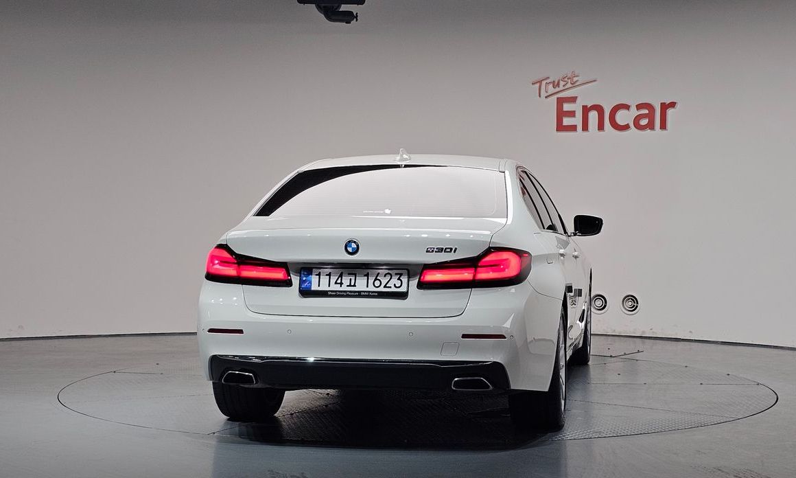 BMW 5-Series 2023