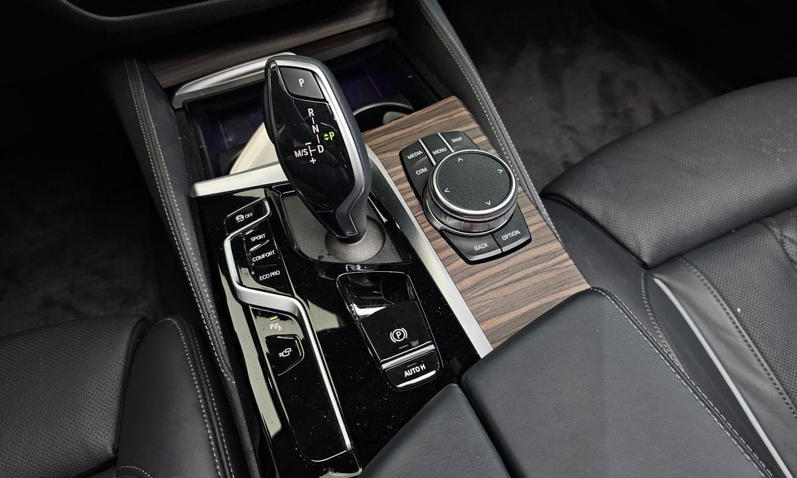 BMW 5-Series 2023