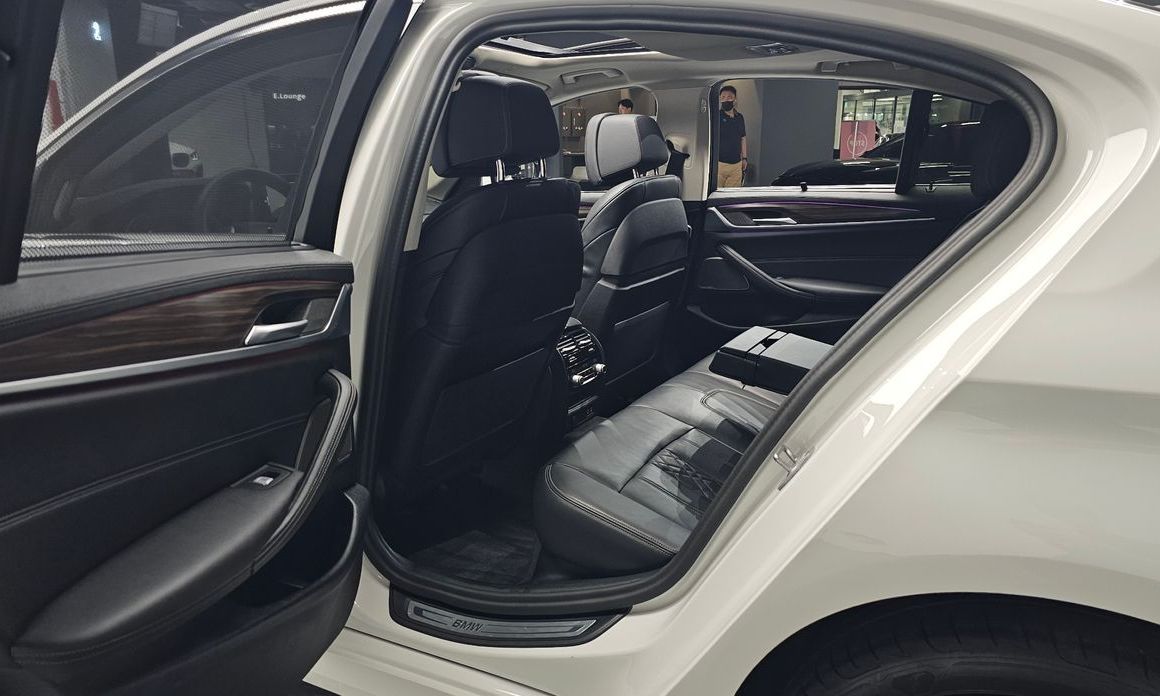 BMW 5-Series 2023