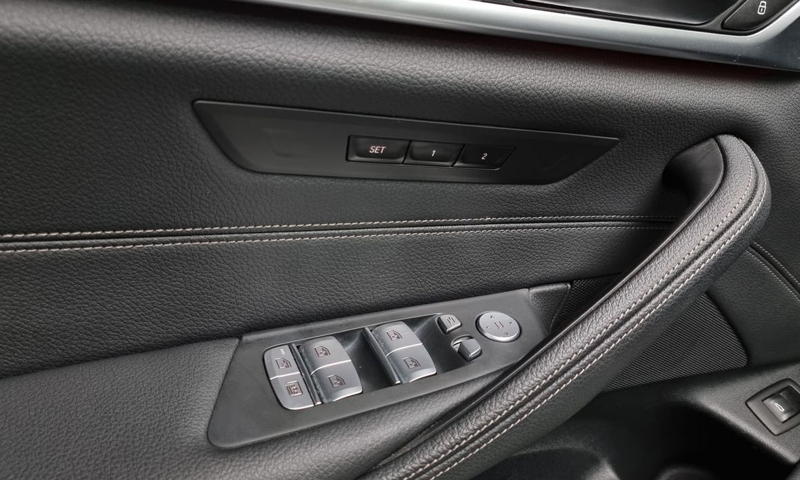 BMW 5-Series 2023