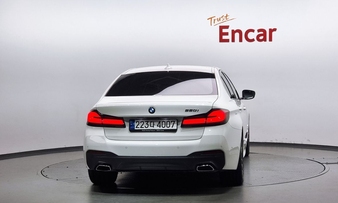 BMW 5-Series 2023