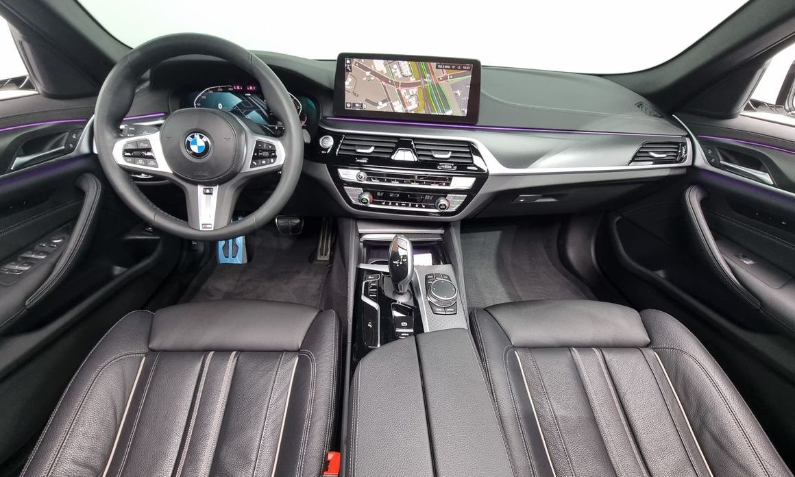 BMW 5-Series 2023