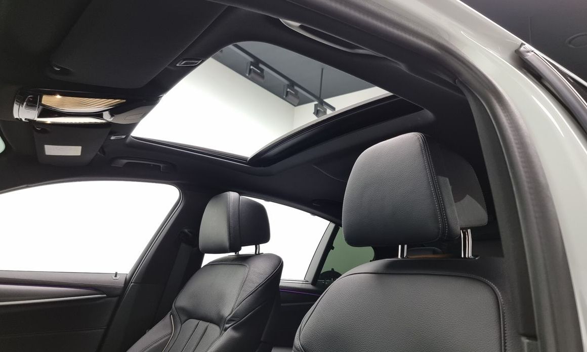 BMW 5-Series 2023