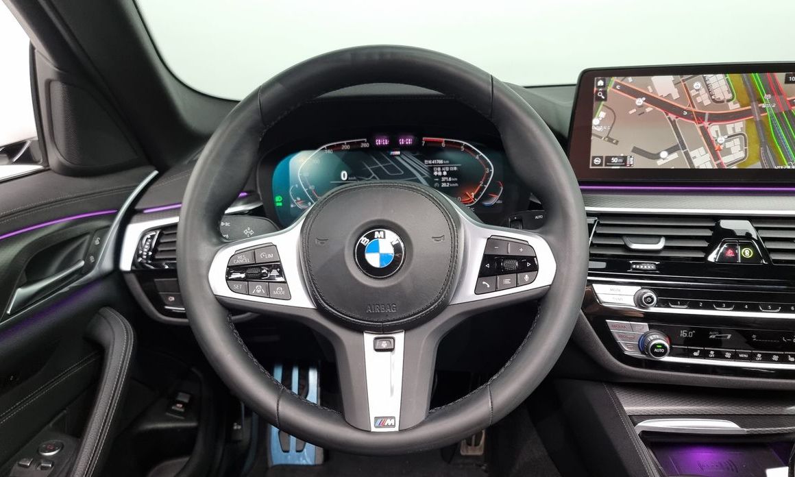 BMW 5-Series 2023