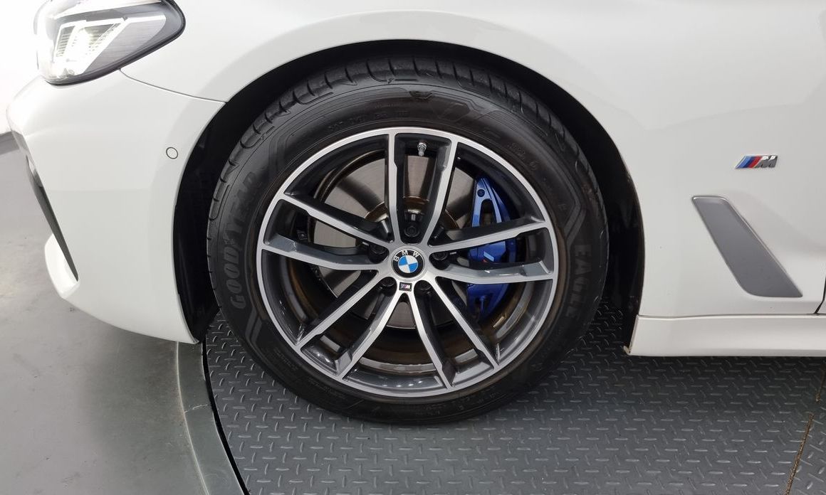 BMW 5-Series 2023