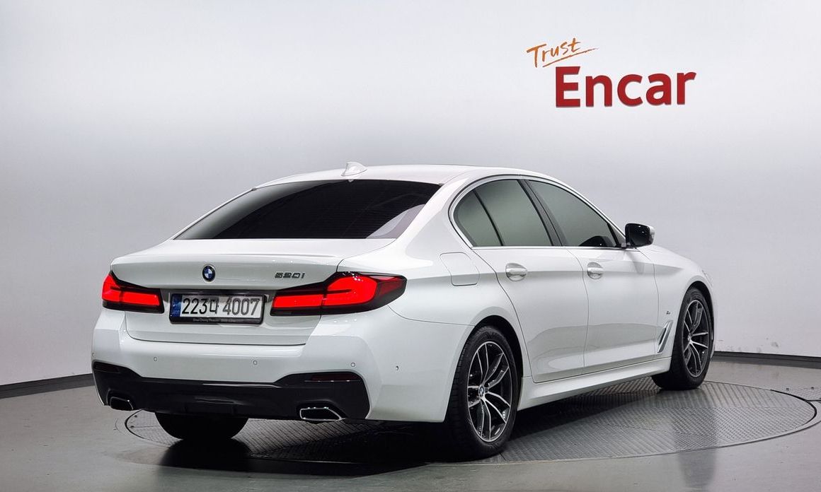 BMW 5-Series 2023