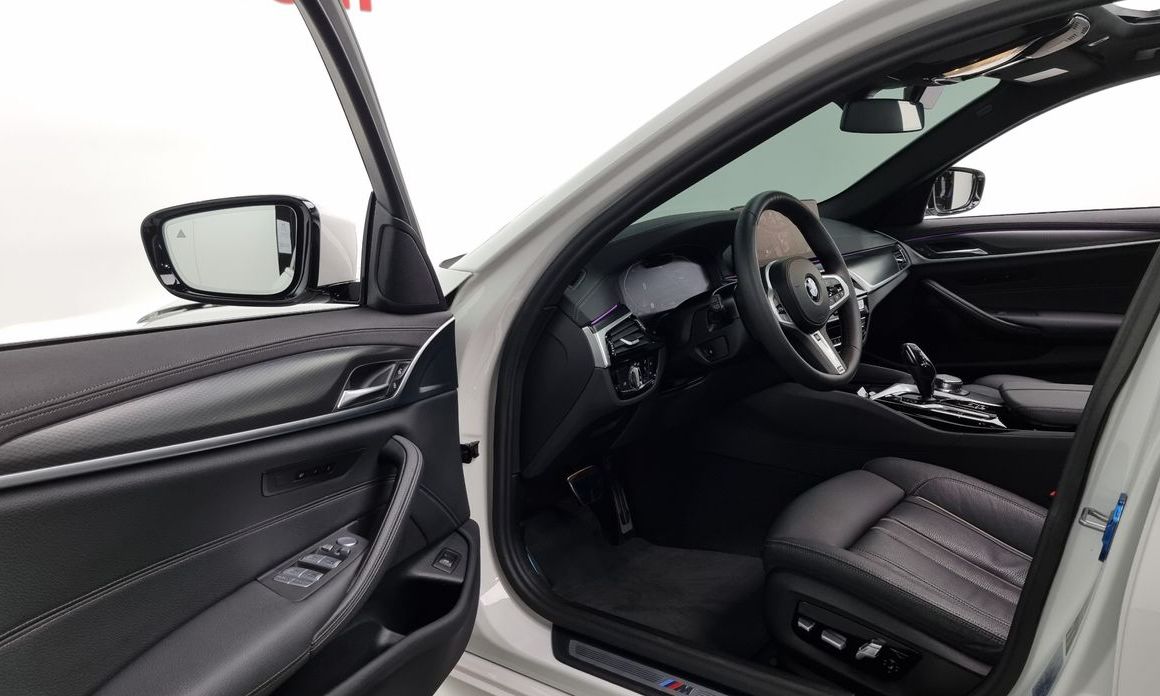 BMW 5-Series 2023