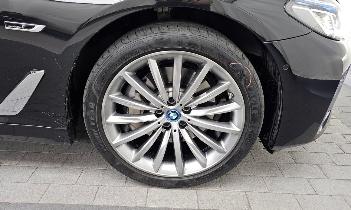 BMW 5-Series 2023