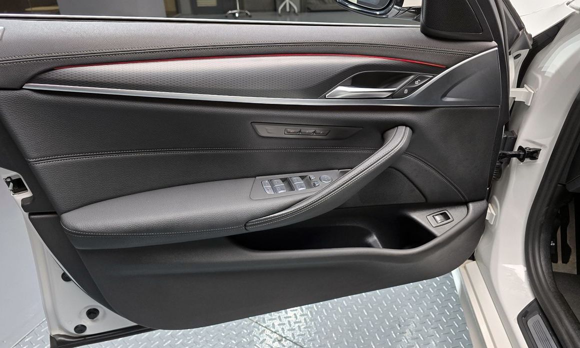 BMW 5-Series 2023