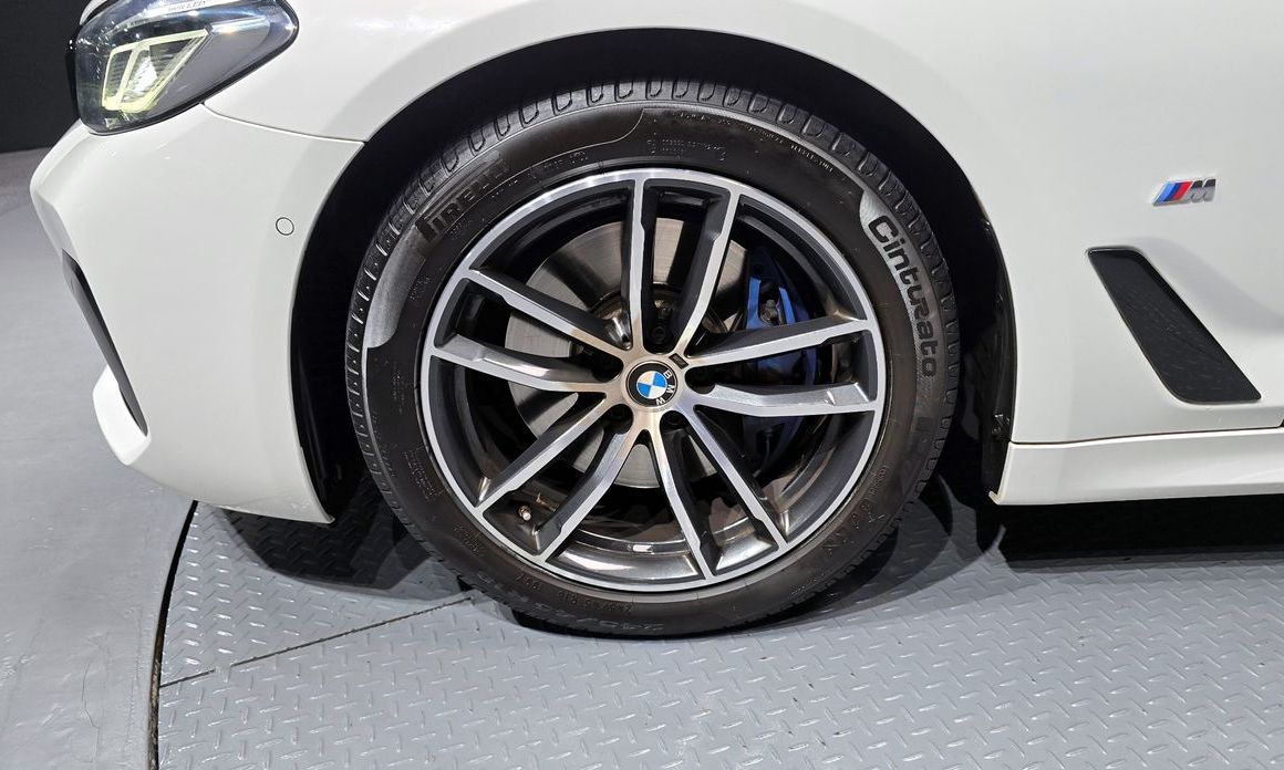 BMW 5-Series 2023