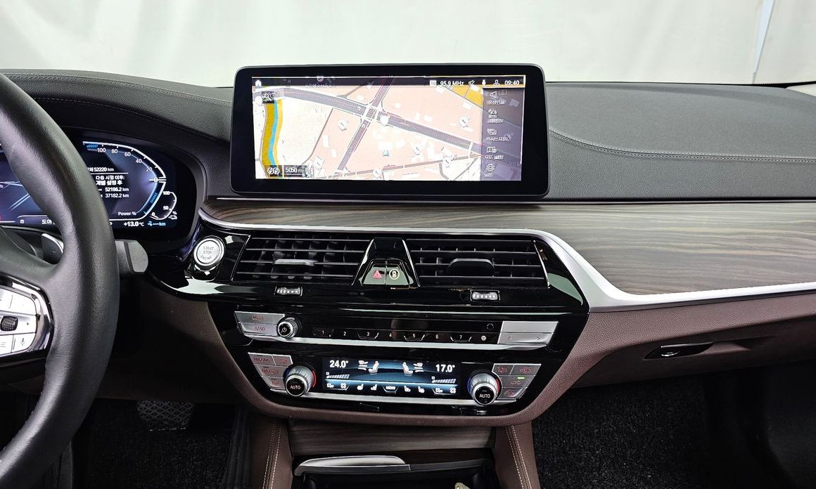 BMW 5-Series 2023