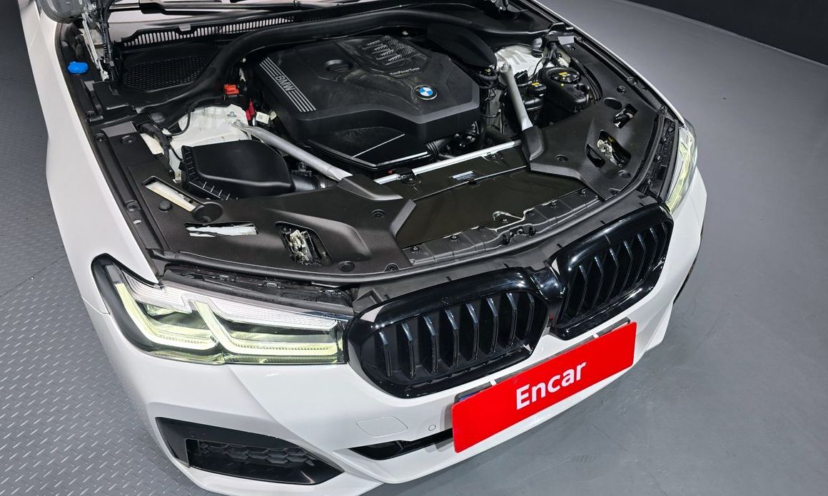 BMW 5-Series 2023