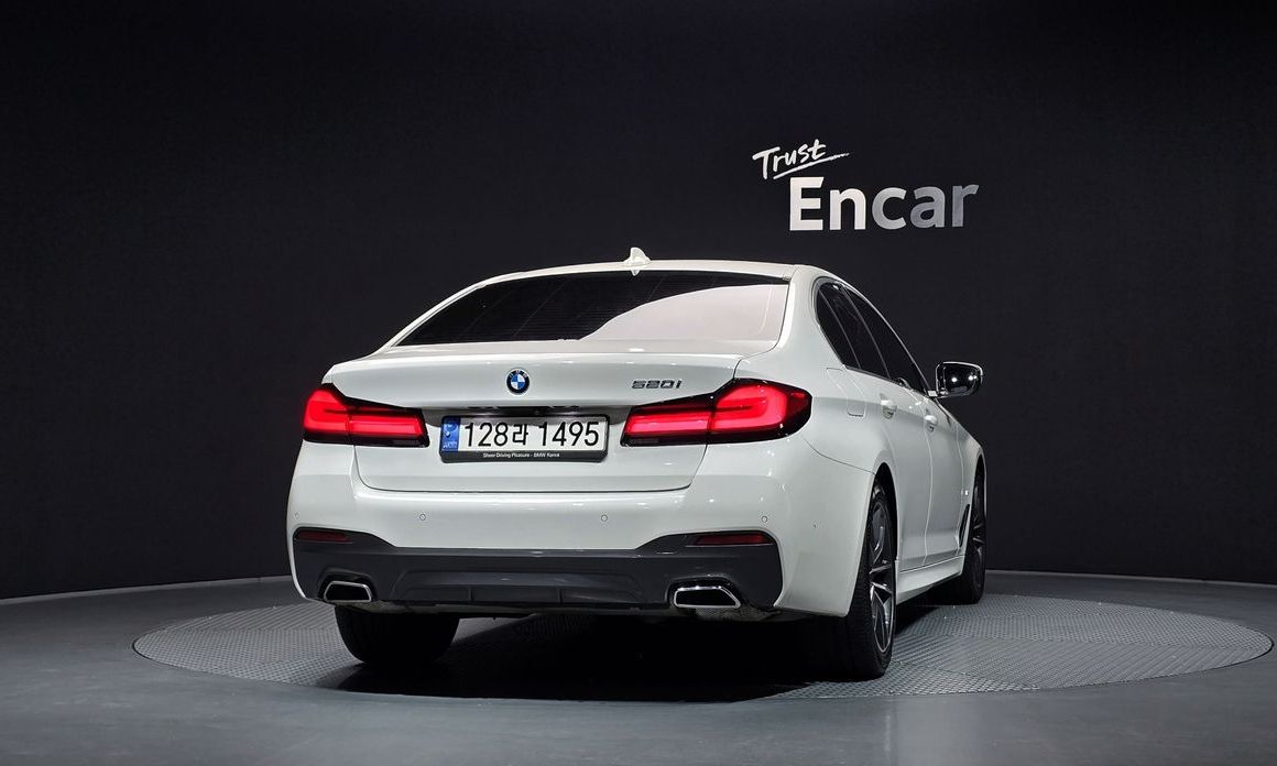 BMW 5-Series 2023