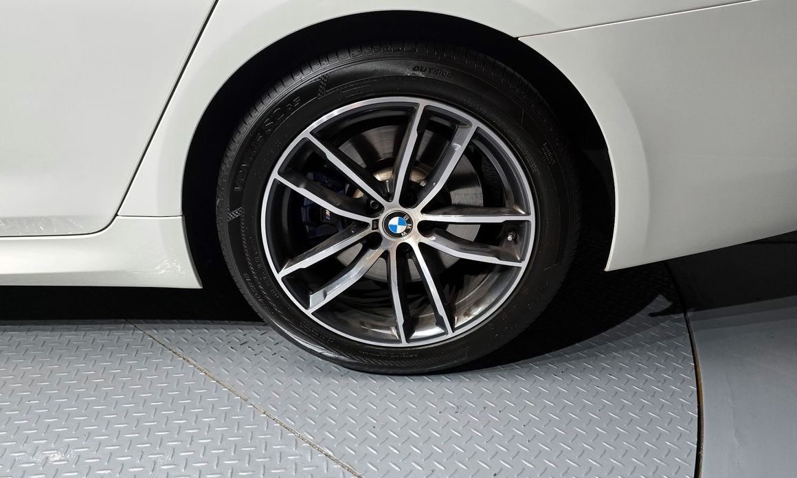 BMW 5-Series 2023