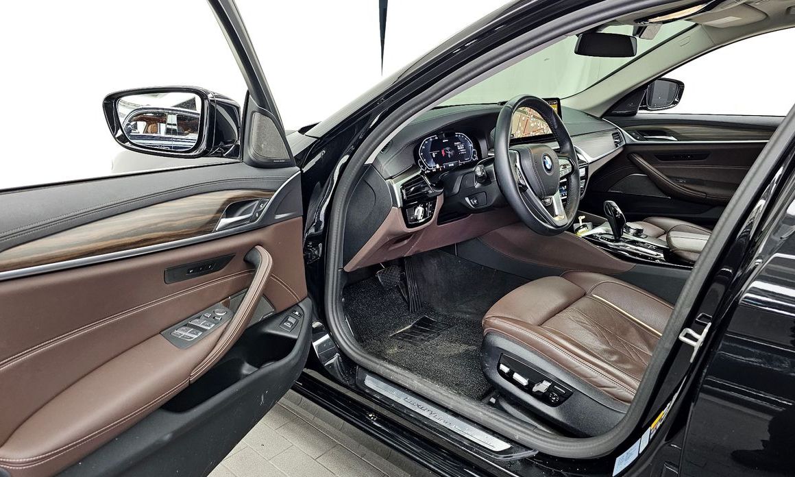 BMW 5-Series 2023