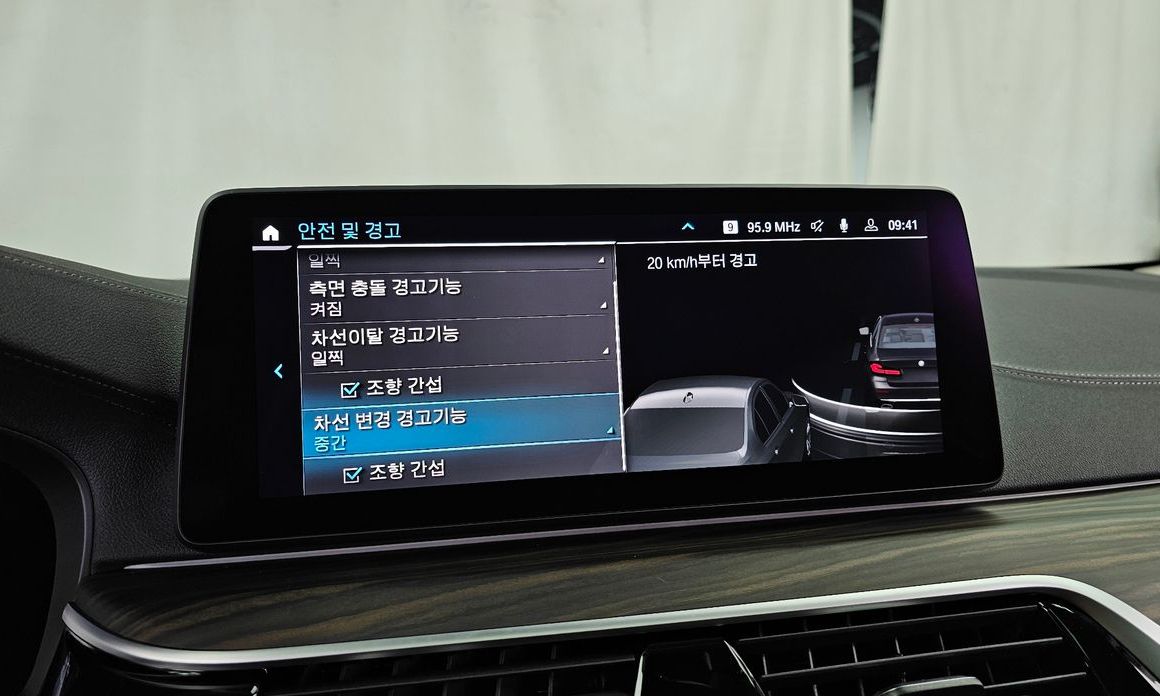 BMW 5-Series 2023
