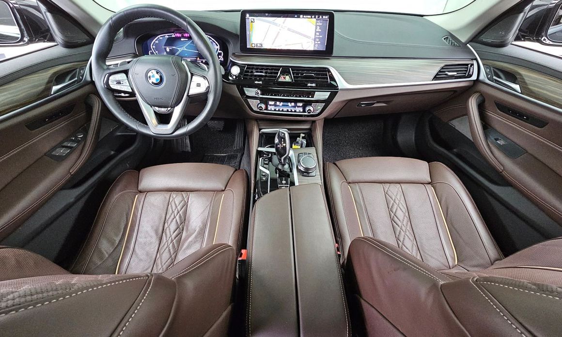 BMW 5-Series 2023
