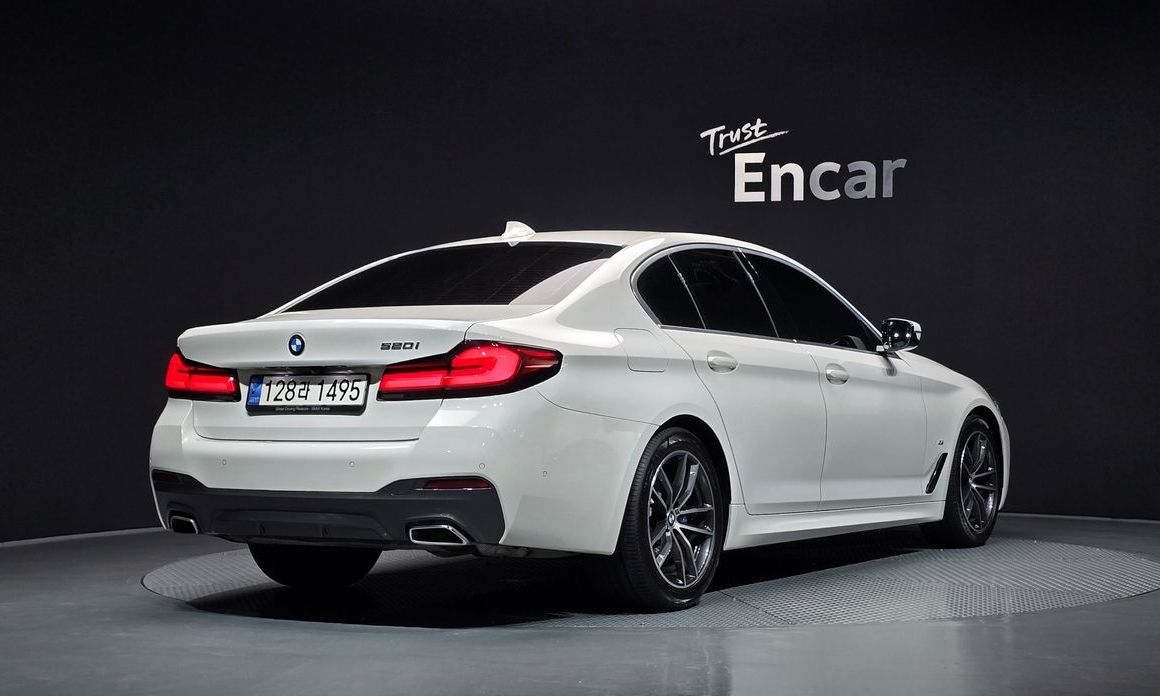 BMW 5-Series 2023