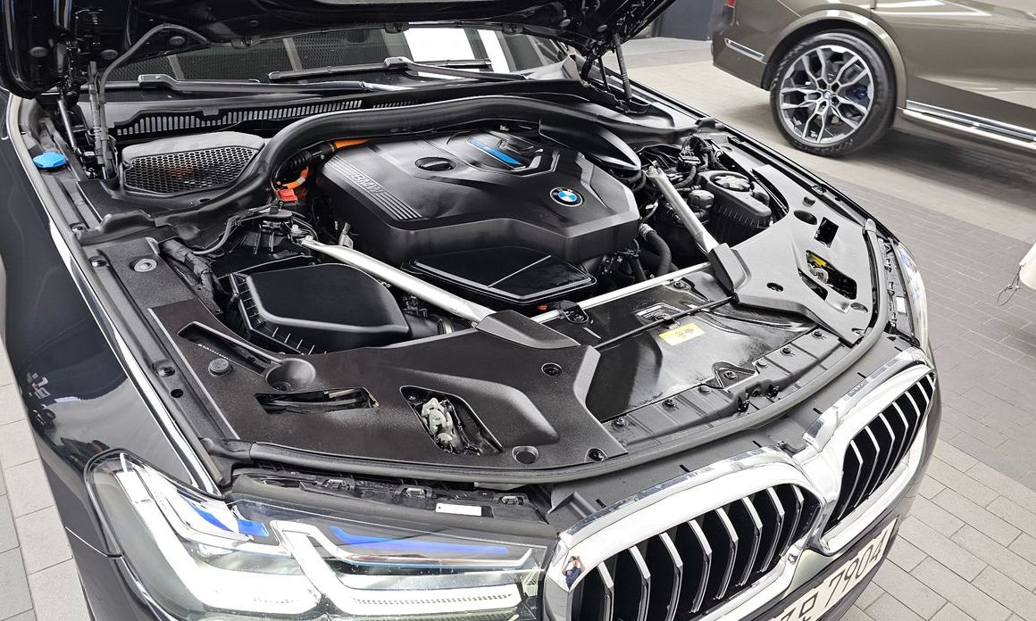 BMW 5-Series 2023