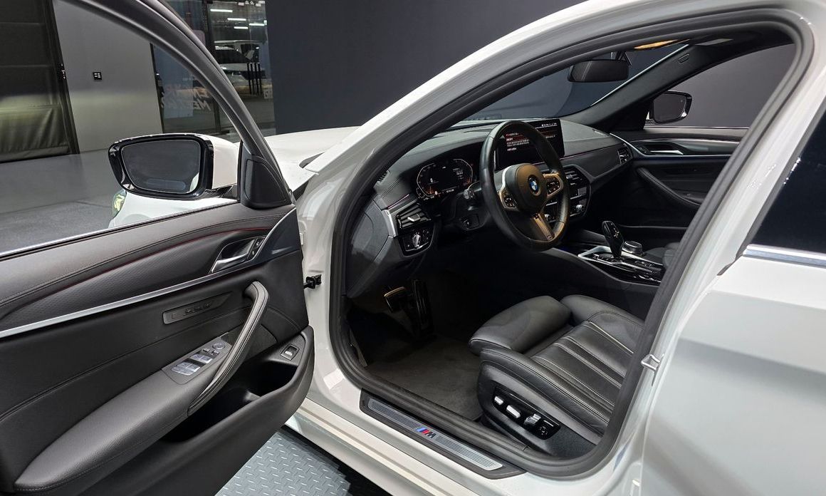 BMW 5-Series 2023
