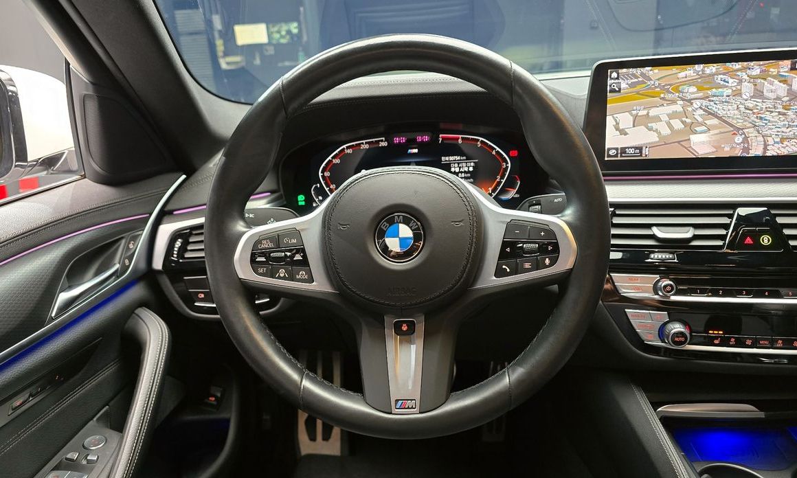 BMW 5-Series 2023
