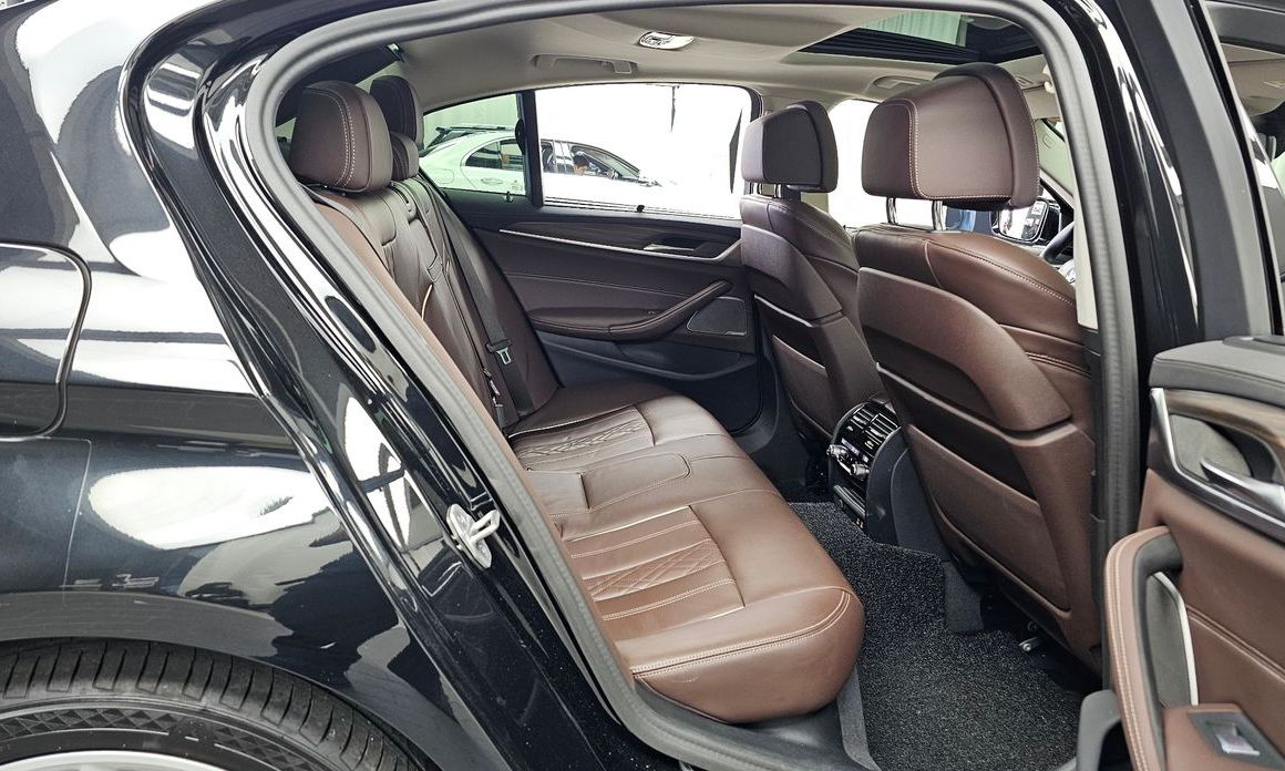 BMW 5-Series 2023