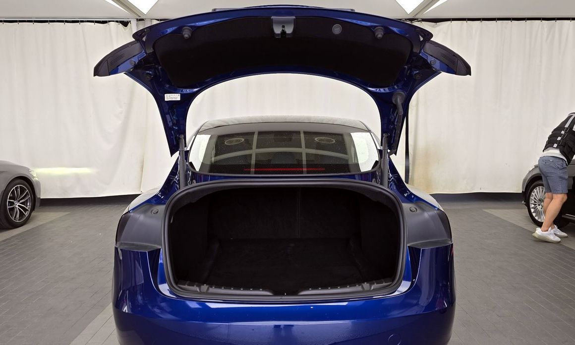 Tesla Model 3 2024
