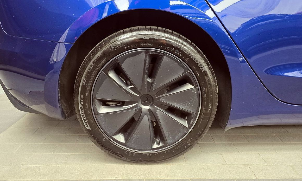 Tesla Model 3 2024