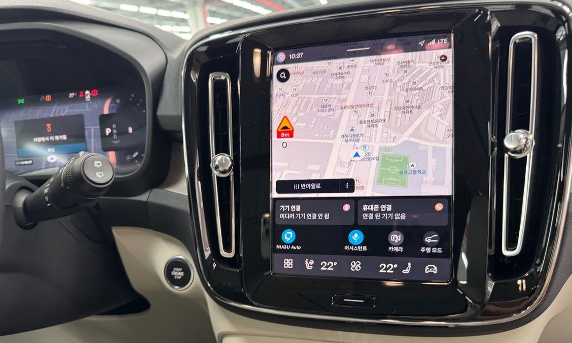 Volvo XC40 2025