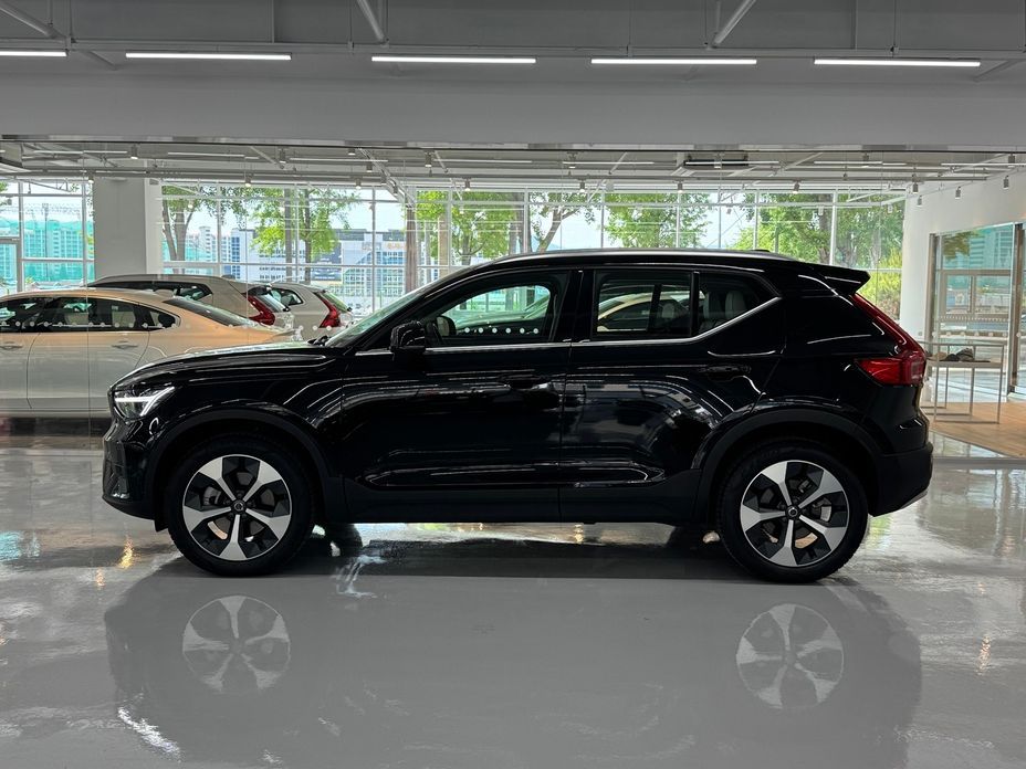 Volvo XC40 2025