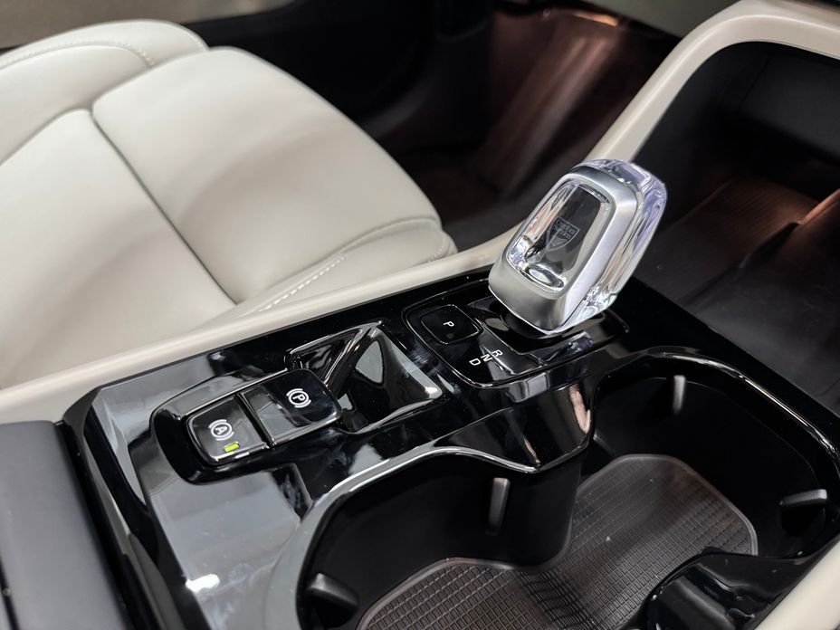 Volvo XC40 2025