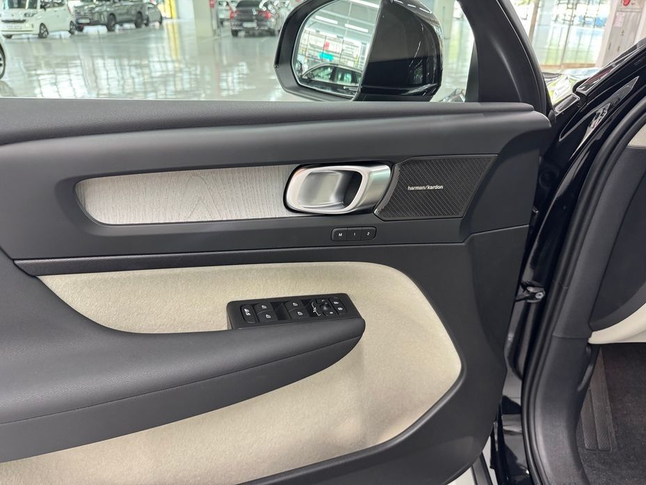 Volvo XC40 2025