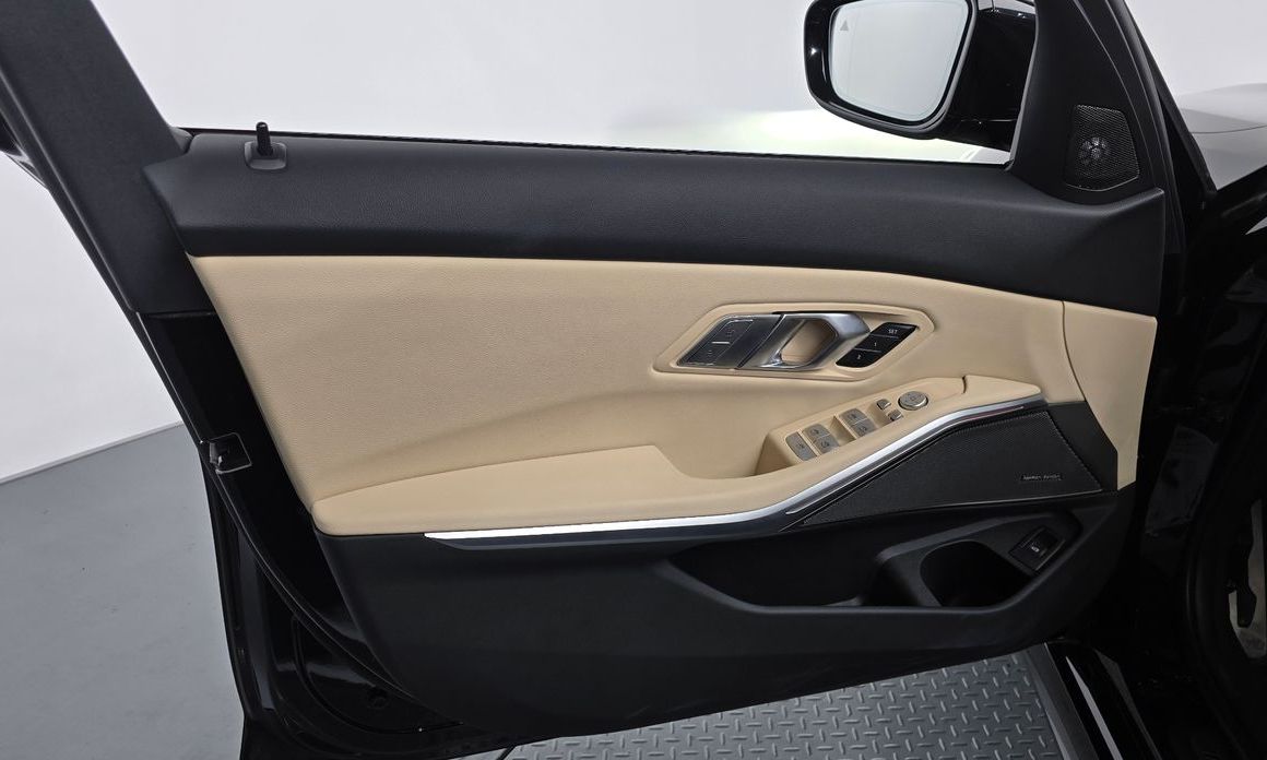 BMW 3-Series 2023