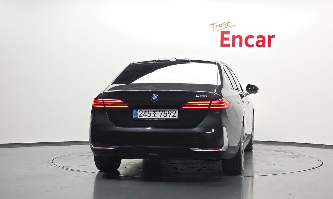 BMW 5-Series 2024