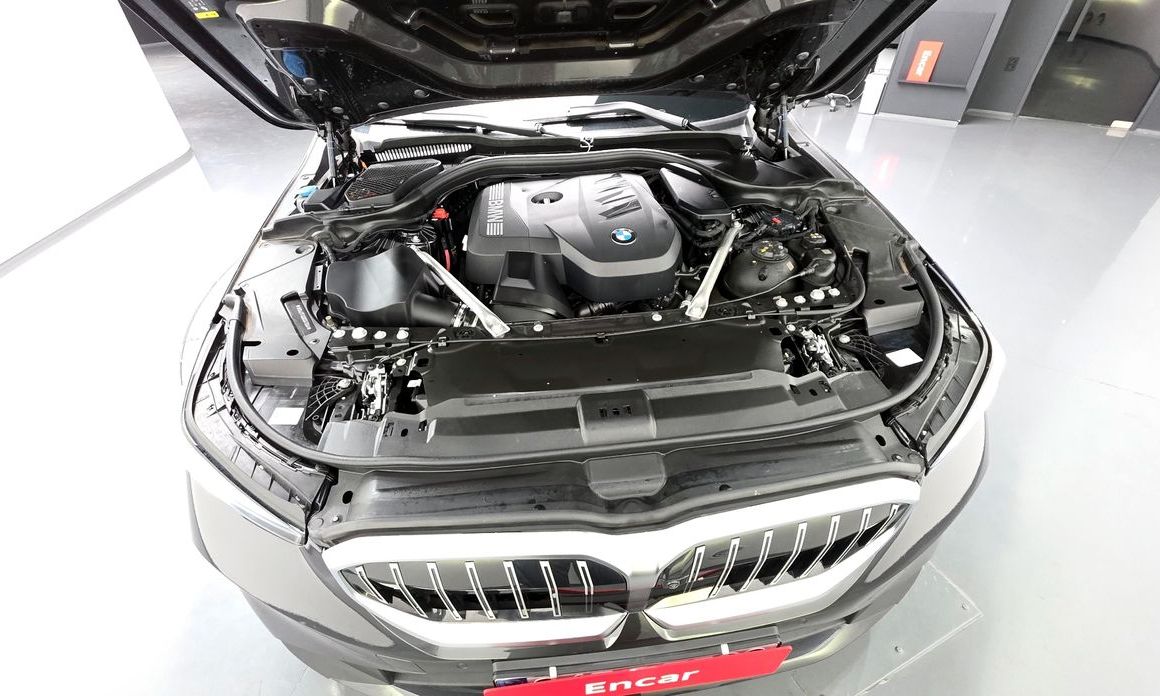 BMW 5-Series 2024