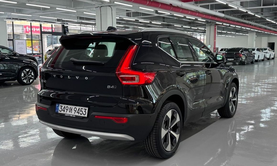 Volvo XC40 2025