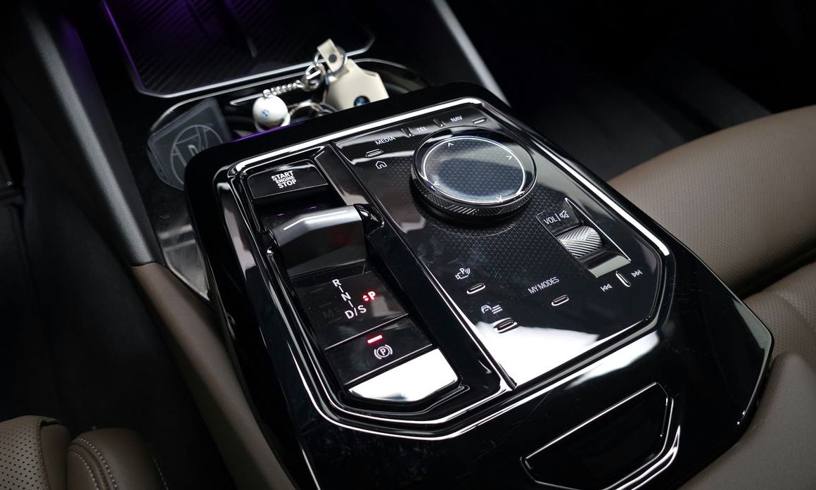 BMW 5-Series 2024