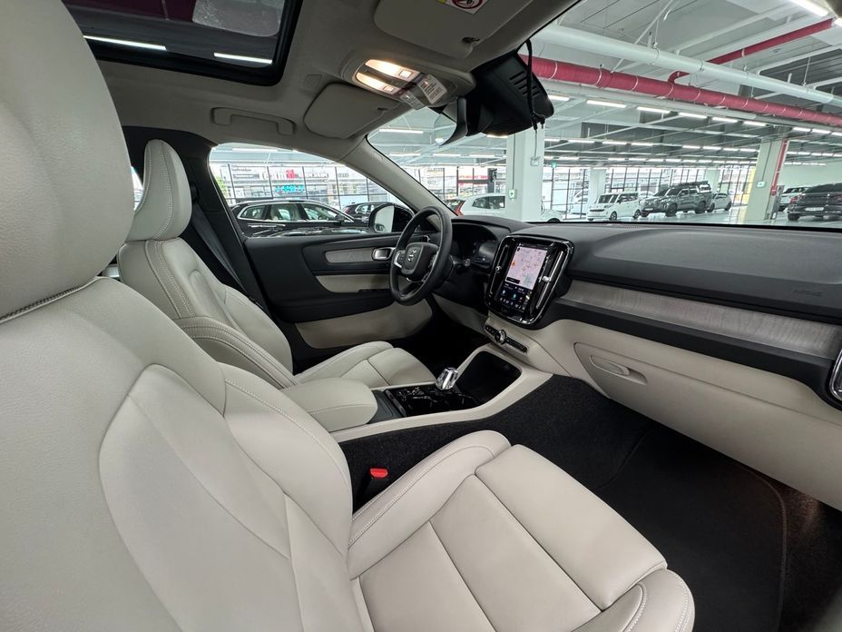 Volvo XC40 2025