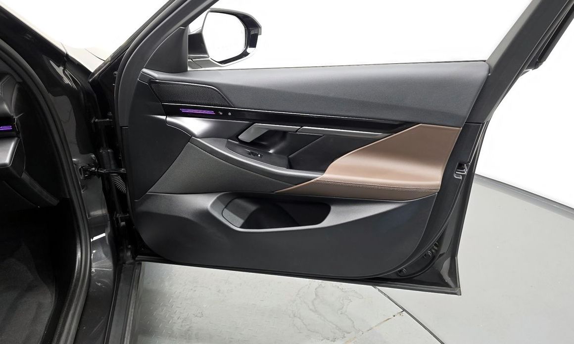 BMW 5-Series 2024