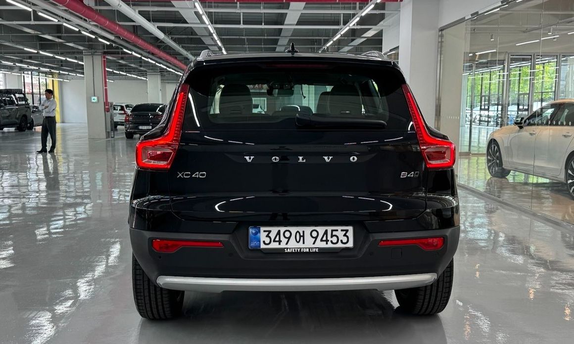 Volvo XC40 2025