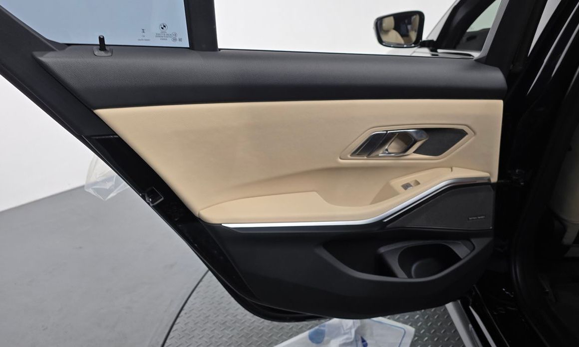 BMW 3-Series 2023