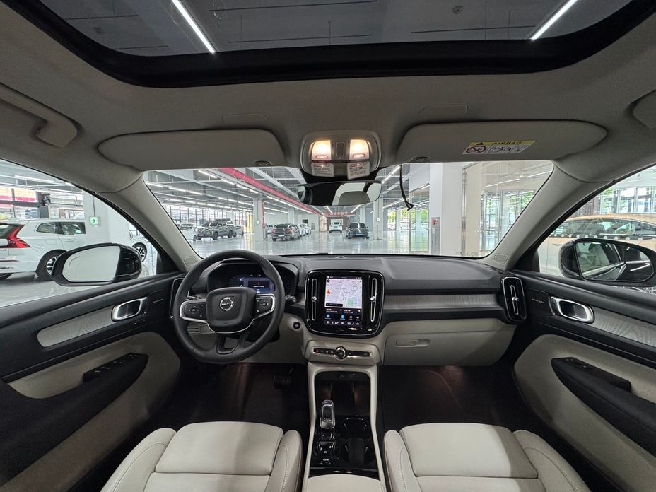 Volvo XC40 2025