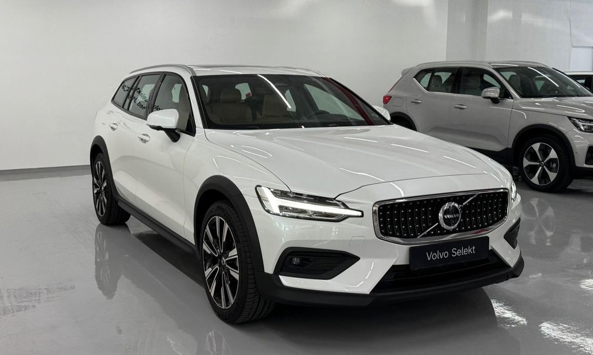 Volvo V60 2025