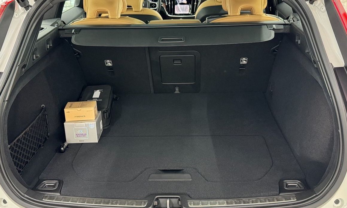 Volvo V60 2025